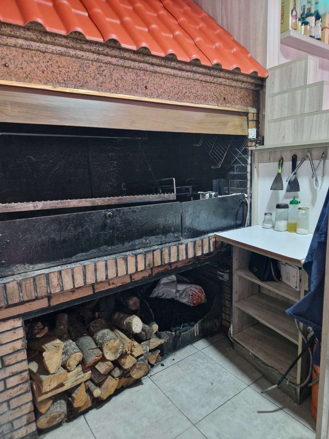 BAR RESTAURANTE CON VIVIENDA AL LADO DE NEGREIRA