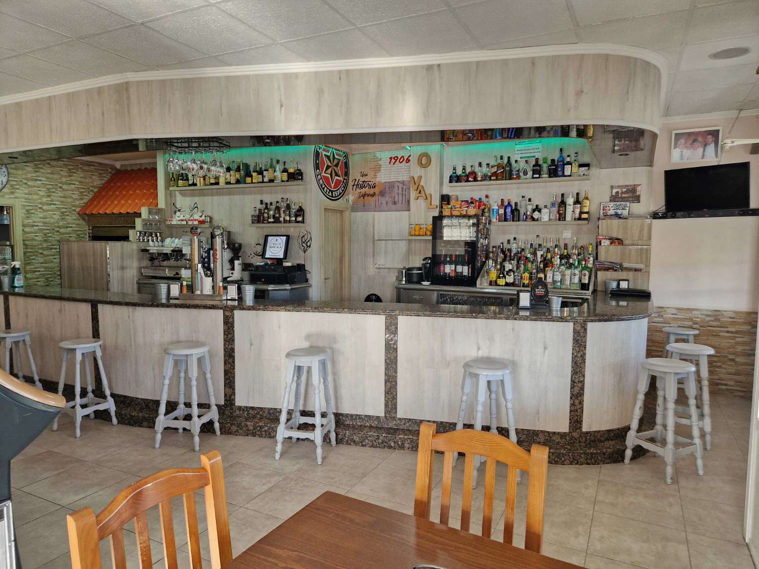 BAR RESTAURANTE CON VIVIENDA AL LADO DE NEGREIRA