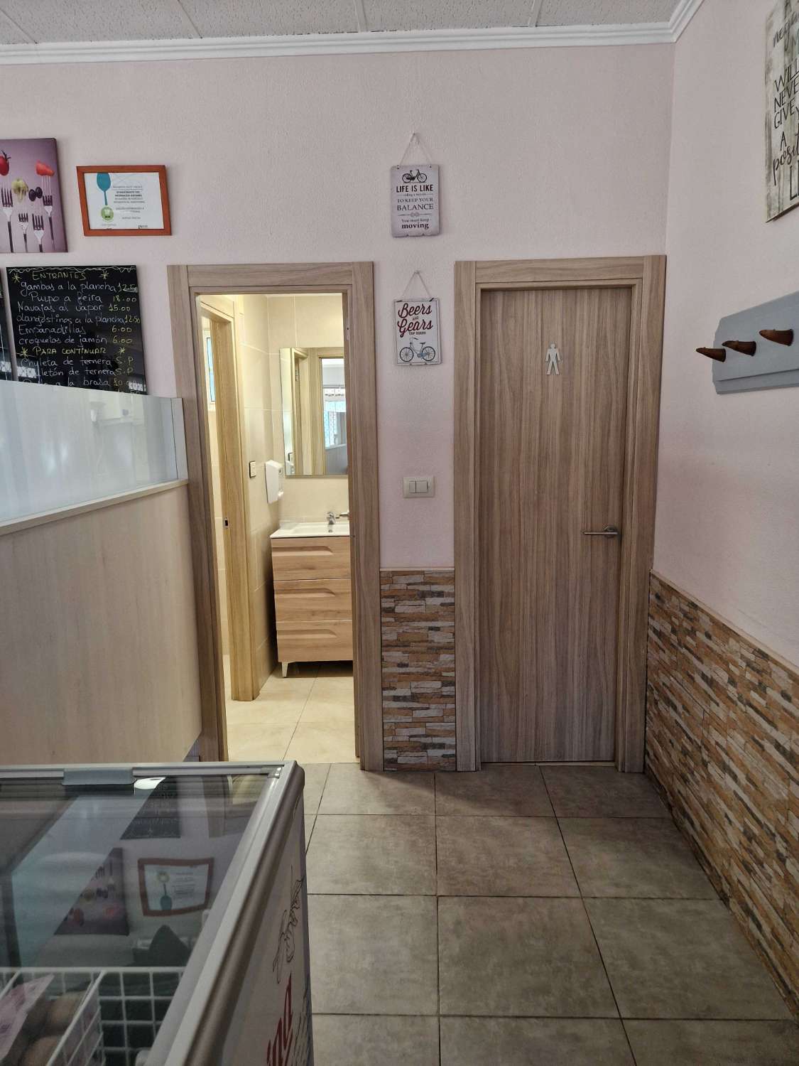 BAR RESTAURANTE CON VIVIENDA AL LADO DE NEGREIRA