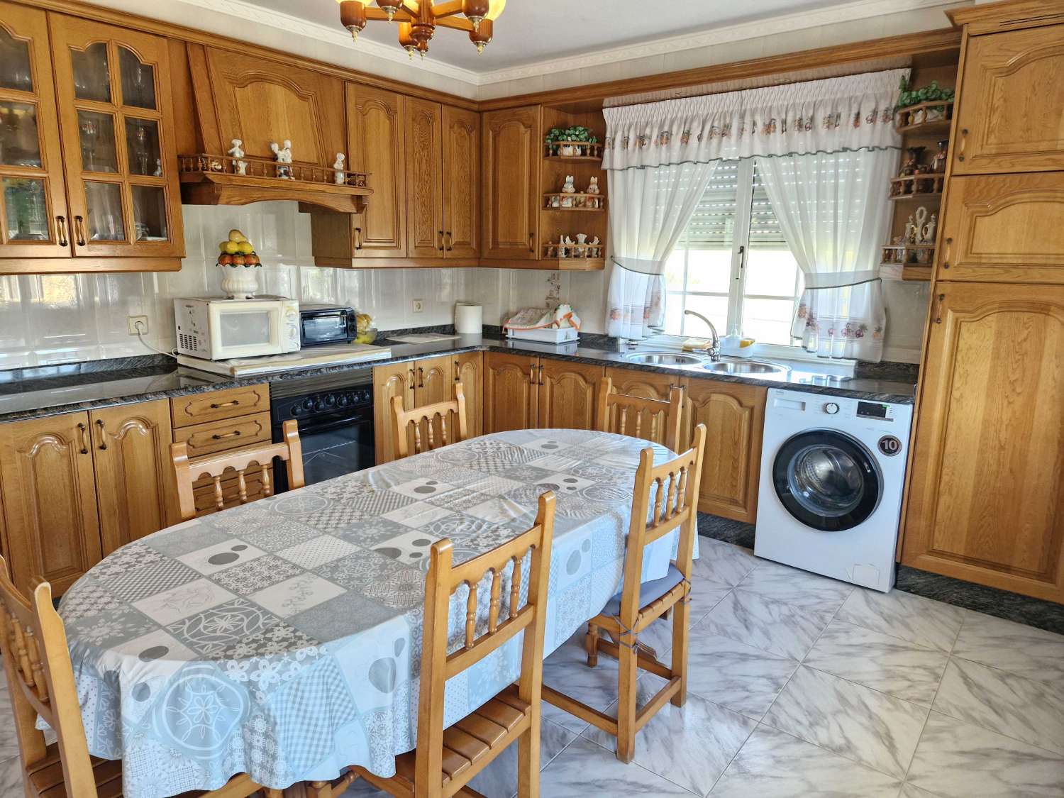 BAR RESTAURANTE CON VIVIENDA AL LADO DE NEGREIRA