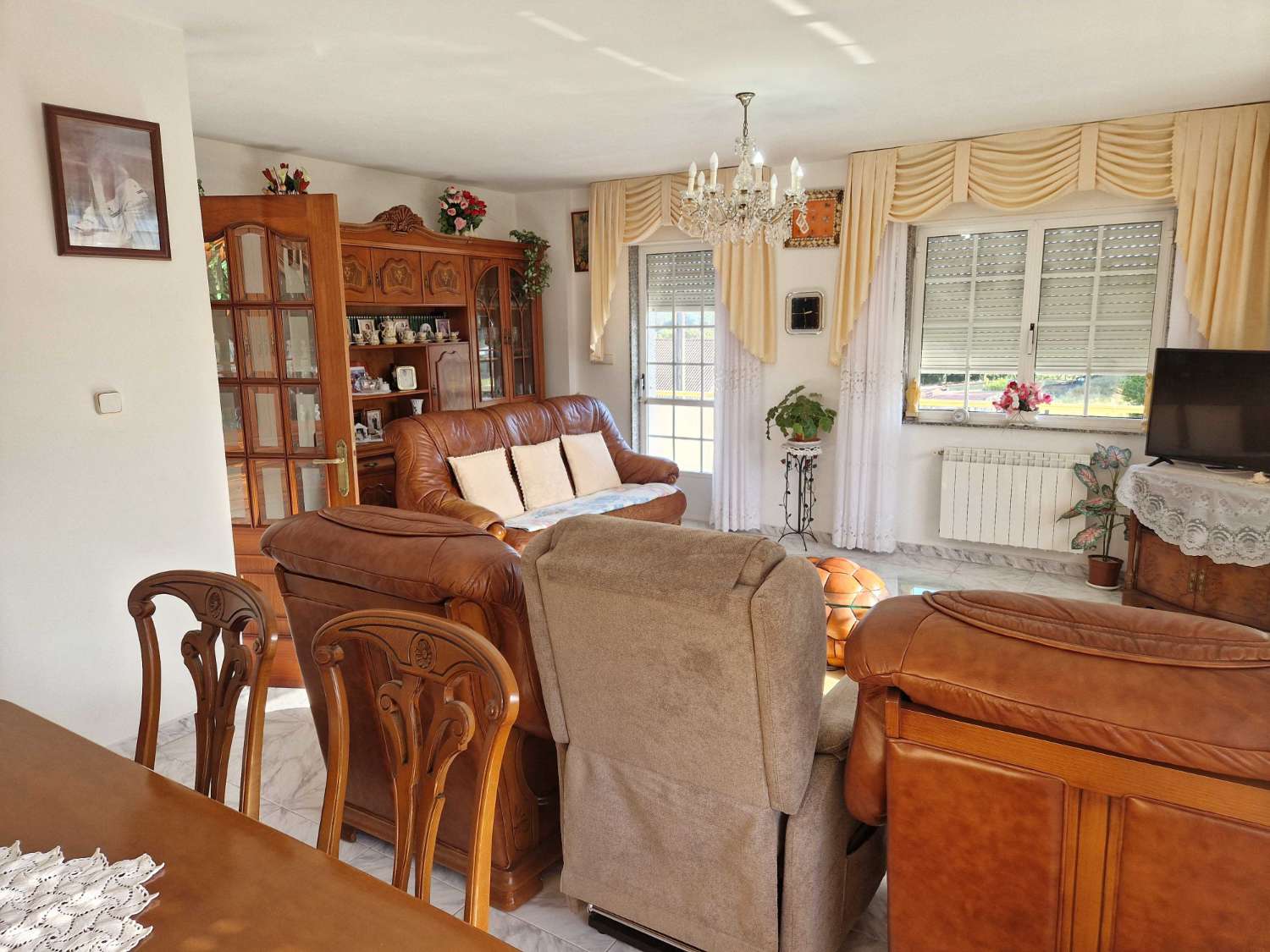 BAR RESTAURANTE CON VIVIENDA AL LADO DE NEGREIRA